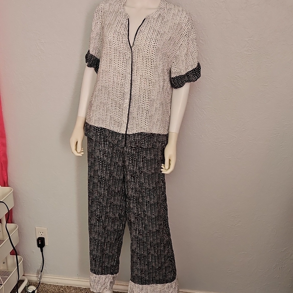 DONNA KARAN Black and White Spotted Two-Piece Lounge Pajama Set - Picture 3 of 11